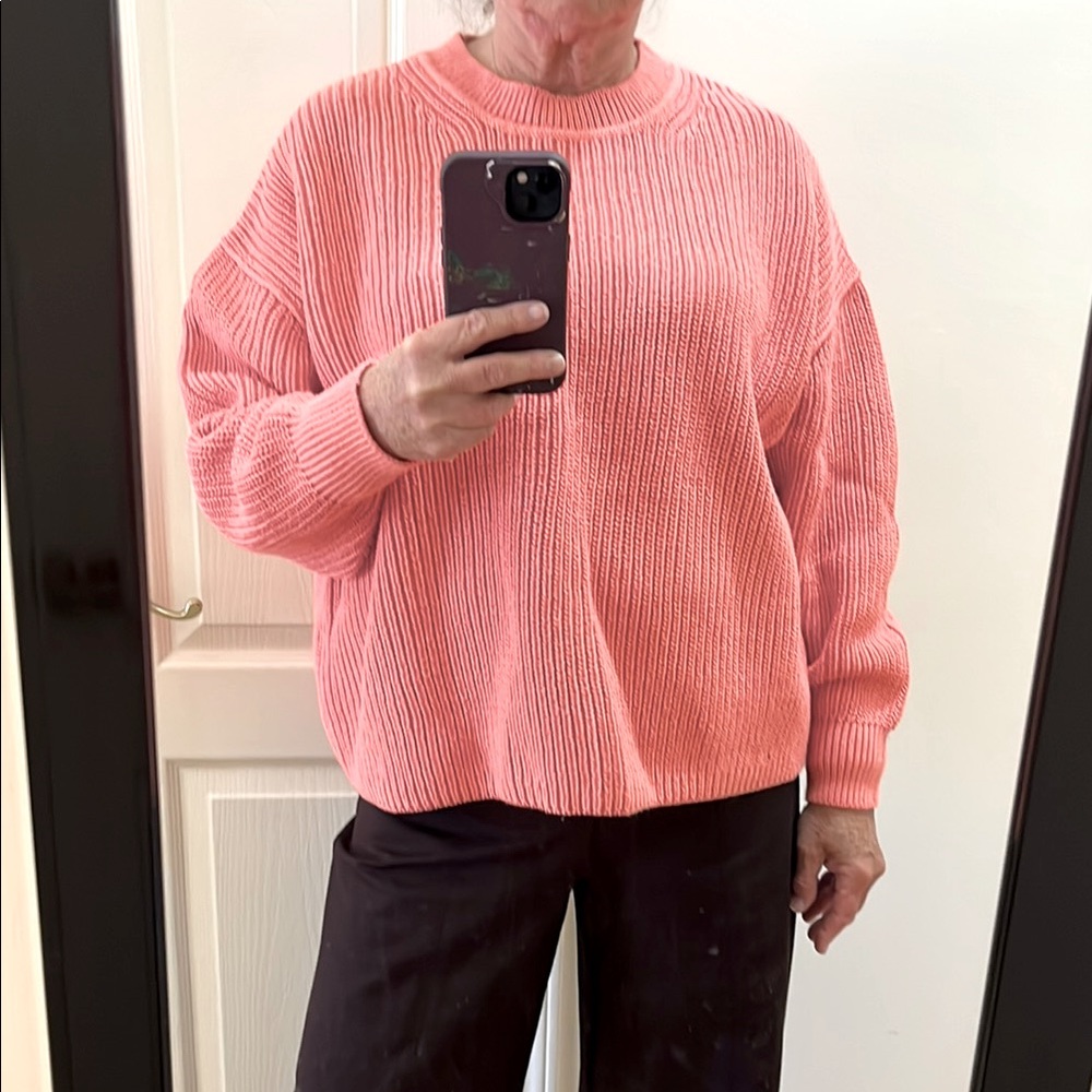 Banana Republic relaxed salmon colored sweater, ribbed size M